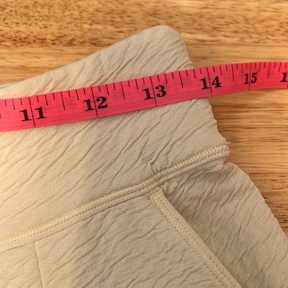 Lululemon Can You Feel The Pleat Textured Wide Leg Cropped Pant in Light Ivory 8 - Picture 10 of 13